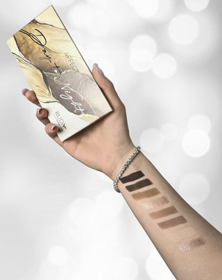 Lidschattenpalette für Tag und Nacht in Nude-Tönen