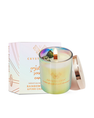 Sojakerze mit Farbe Fluorid und rosa Sekt im Glasbehälter, Crystallove