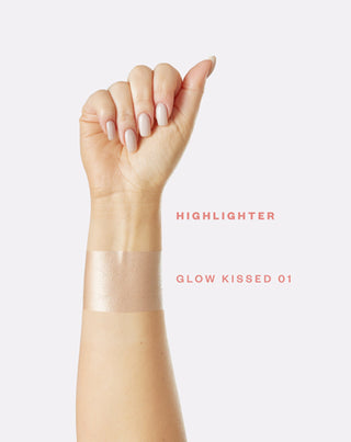 Glow kissed cream highlighter Paese