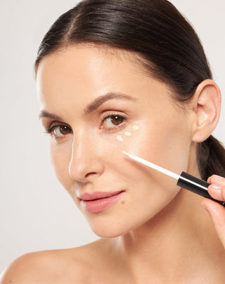 Concealer unter den Augen mit Vitamin C bei Unreinheiten für sehr helle Nutridome-Haut
