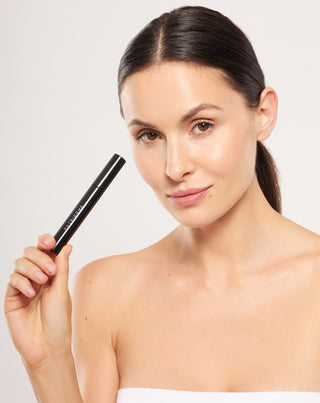 Lockende Wimperntusche mit Reiswachs und präziser Nutridome-Bürste