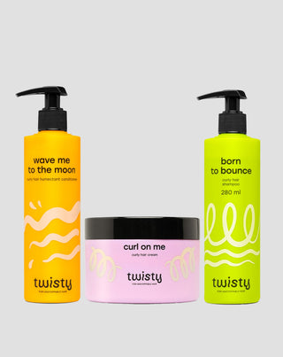 Ein Kosmetikset zur Pflege und zum Stylen von lockigem und welligem Haar Twisty