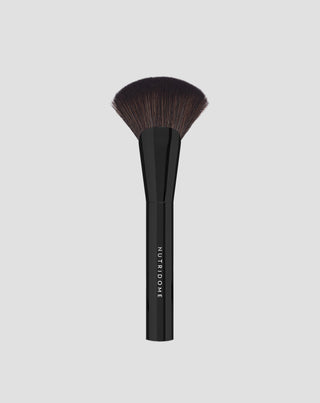 Multifunktionaler Bronzer-, Pink- und Highlighter-Pinsel mit flachen Nutridome-Borsten