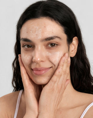 Gesichtspeeling für zu Akne neigende Haut mit Niacinamid, Panthenol, BHA und Mikrogranulaten Anti-Acne Orphica Clinic 100 ml - 2