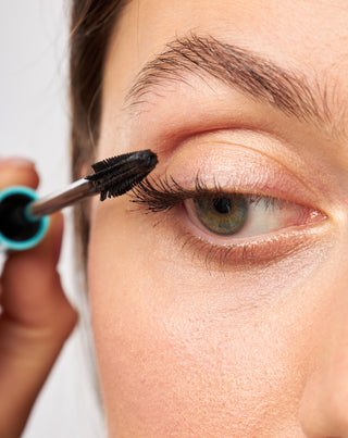 Mascara für Wimpern XL UP von Orphica mit Verdickungs-, Schwung- und Verlängerungseffekt