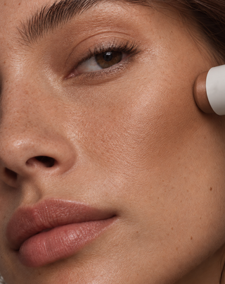 Bronzer im Stift für das Gesicht, natürlicher sonnengeküsster Effekt und präzises Konturieren, Praline, Nutridome