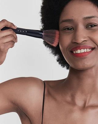 Sprich Make-up-Pinsel zum Verfeinern Ihres Make-ups mit Puder oder Highlighter Nr. 12