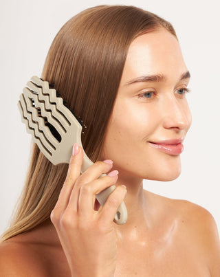 graubraune Haarbürste mit Naturborsten Taupe Nutridome